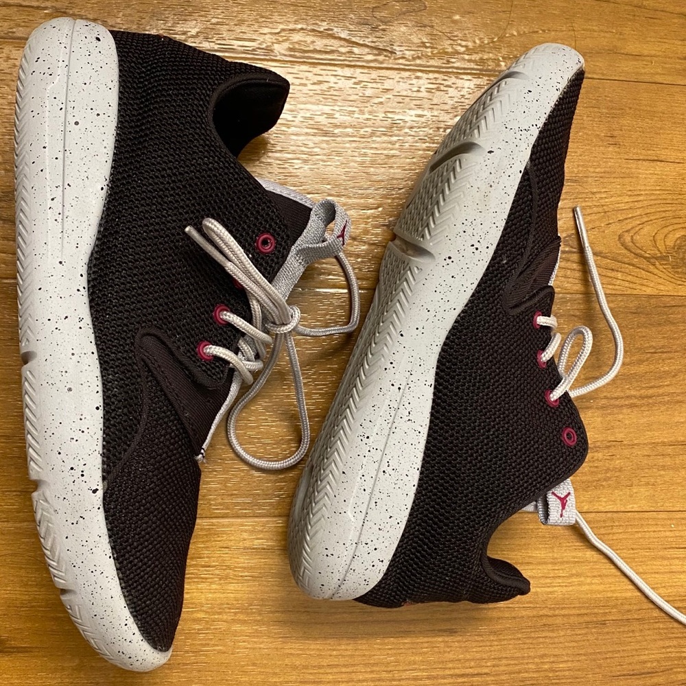 Jordan Kids Nike 5Y= 6.5 in women